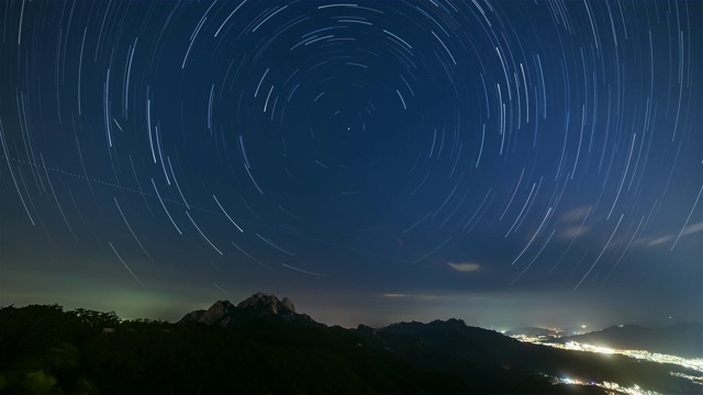 夜景的北韩国家公园与星径在首尔视频素材