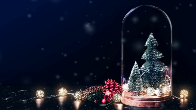 快乐的圣诞树和发光的灯串和松果装饰大理石桌子和蓝色的背景与雪花。寒假贺卡。复制空间添加文本视频素材