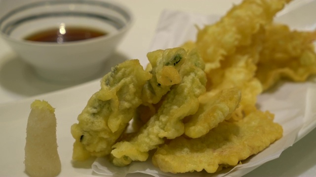 蔬菜虾天妇罗-日式料理视频素材