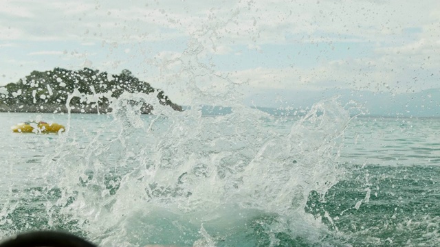 超级慢动作少女跳入海洋，佩列沙茨，克罗地亚视频下载