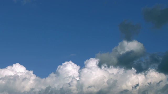 蓝天上的雨云时光流逝视频素材