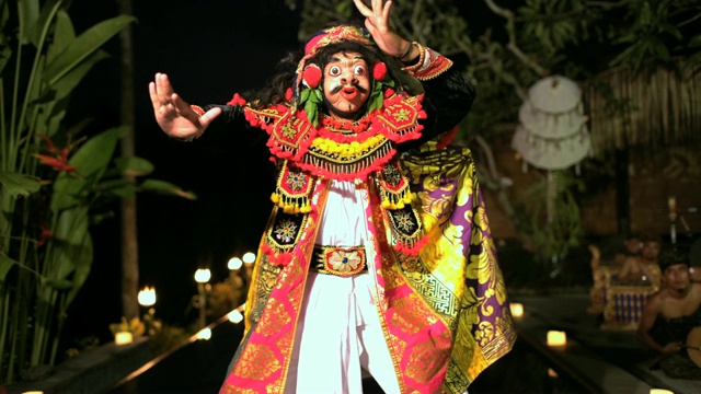 亚洲魔术小丑面具人物文化表演视频下载
