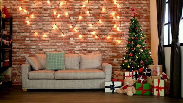 圣诞节用圣诞树装饰房间视频素材