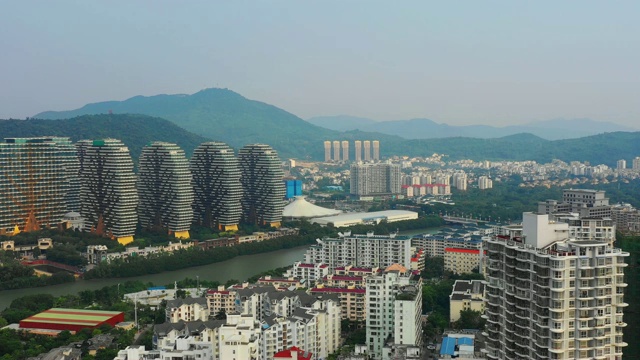 三亚市景著名的酒店公寓综合楼滨江航拍4k中国海南全景视频素材