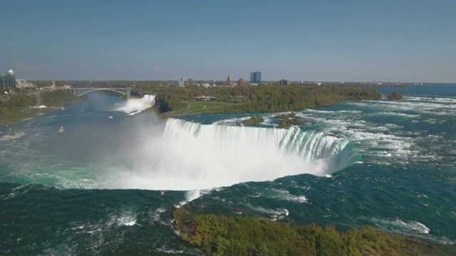 加拿大安大略省尼亚加拉大瀑布(马蹄)的4K航拍镜头视频素材