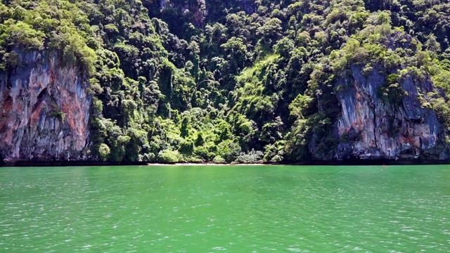 翠绿的海水，遥远的岛屿，Ko Talabeng，甲米省，泰国视频素材