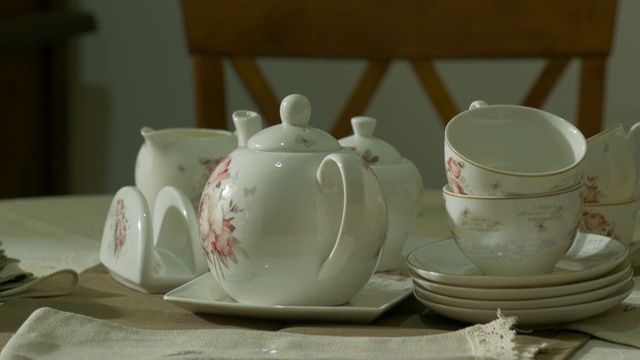 古董瓷茶具视频素材