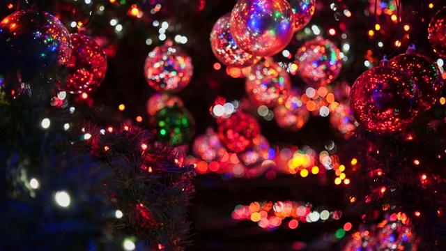 装饰精美的圣诞树视频素材