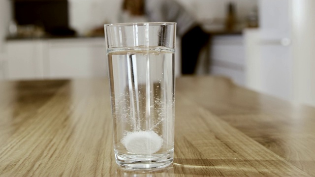 MS手滴抗酸片溶解于饮用水中视频下载