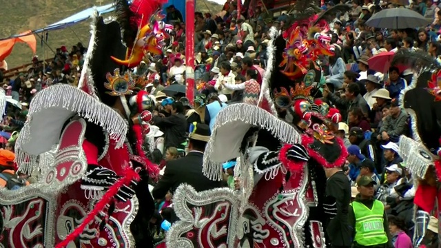 奥鲁罗村狂欢节游行舞蹈仪式视频素材
