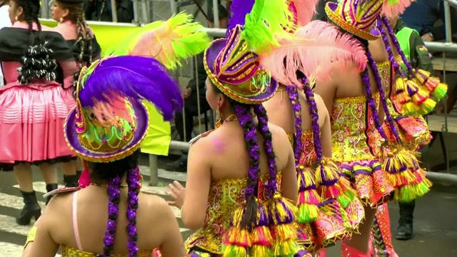 奥鲁罗村狂欢节游行舞蹈仪式视频素材