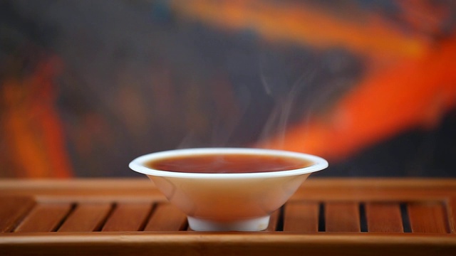 中国黑热茶杯竹桌高清录像视频素材