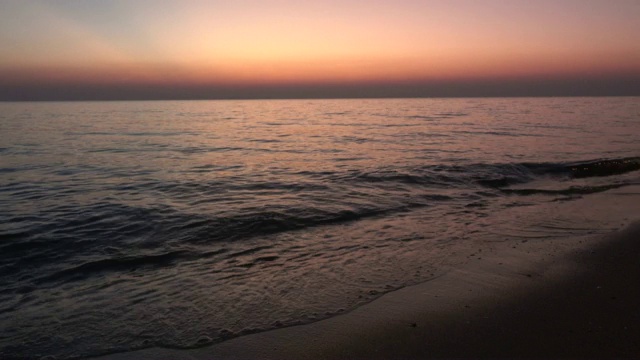 海浪在沙邦Saen海滩时间流逝视频素材