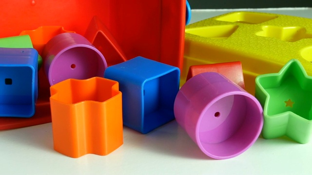儿童塑料形状的分类教育玩具多莉拍摄视频下载