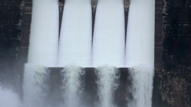 水从大坝视频素材