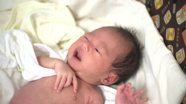 亚洲新生儿睡觉视频素材