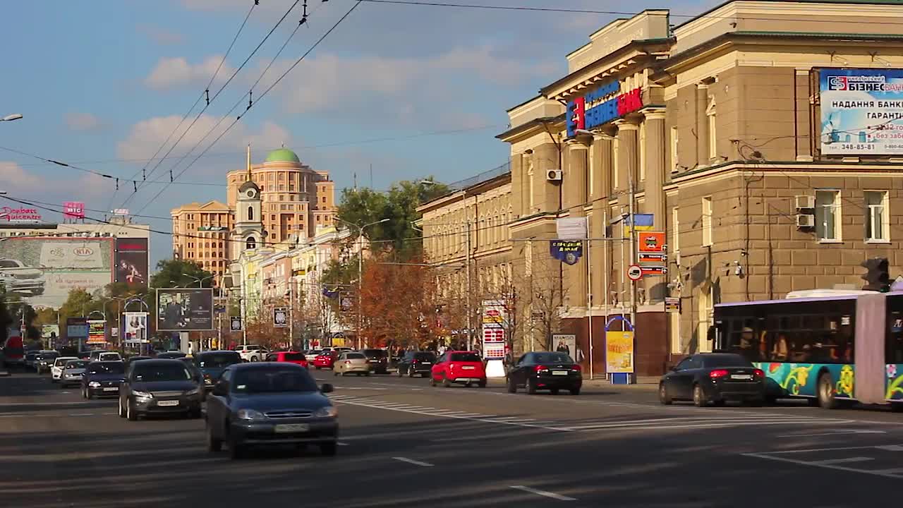 乌克兰顿涅茨克阿特玛街城市交通视频下载