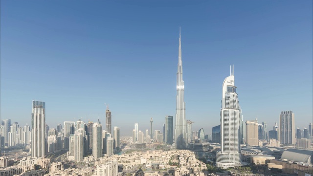 4K时间推移-鸟瞰图现代摩天大楼和城市景观在迪拜。阿联酋视频素材