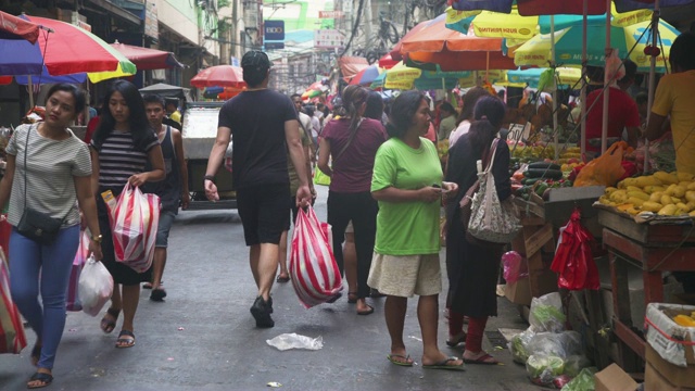 菲律宾马尼拉的divisionia市场的街头小吃视频下载