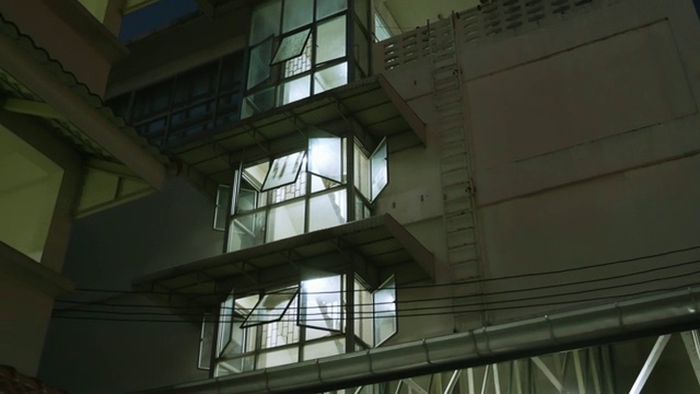 移动摄像机拍摄的新公寓的夜晚，曼谷。视频素材
