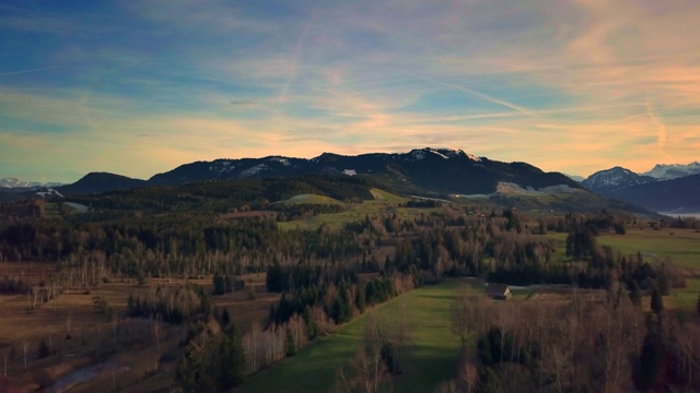 美丽的瑞士山脉无人机视频-日落时的扎格伯格视频下载