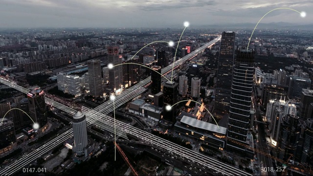 T/L WS ZO鸟瞰图北京天际线城市网络，从白天到夜晚视频素材