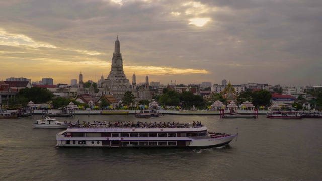 实时:日落时分的黎明寺，曼谷，泰国。视频下载