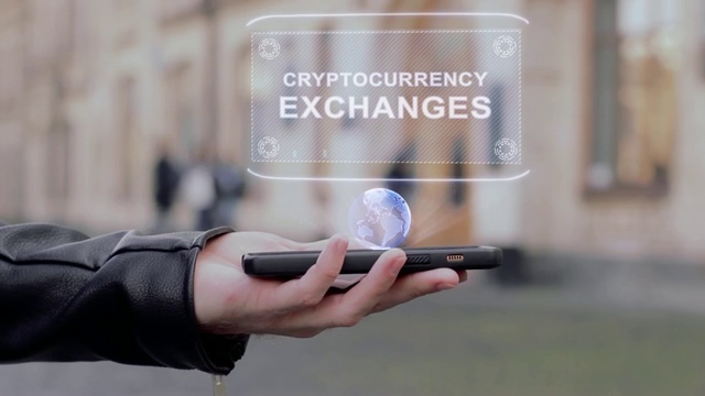 在智能手机HUD全息图上显示的男性双手加密货币交易所视频下载