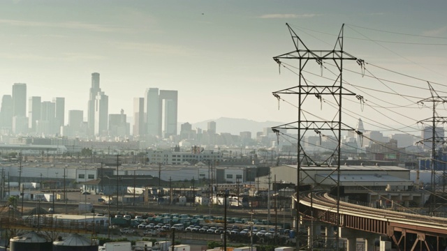 弗农与洛杉矶市区天际线-无人机拍摄视频素材