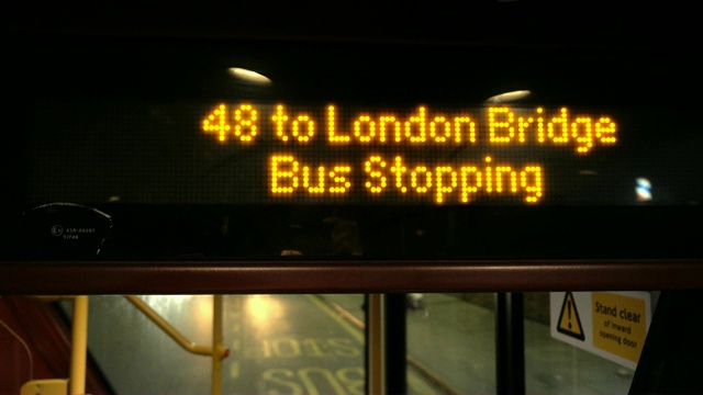 前往伦敦桥的巴士视频下载