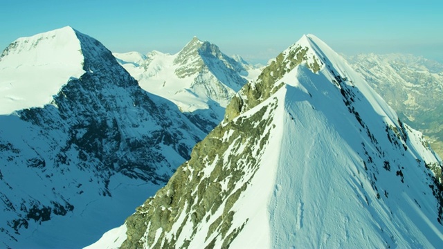 空中的艾格瑞士格林德沃攀岩登山视频素材
