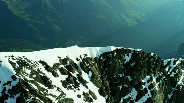 空中阿尔卑斯山，艾格，瑞士，攀岩，登山雪视频素材