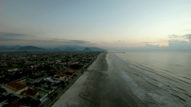 海滩在黎明视频素材