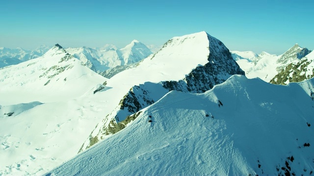空中的艾格瑞士格林德沃攀岩登山视频素材