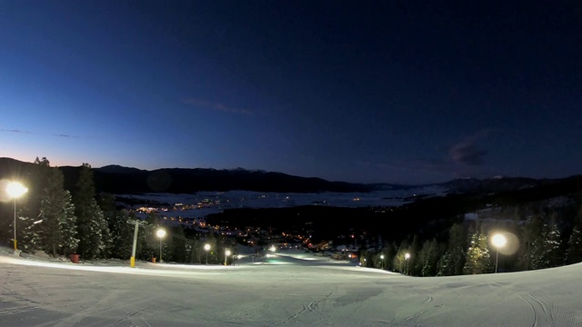 夜间滑雪，天使火滑雪场，新墨西哥州，美国视频素材