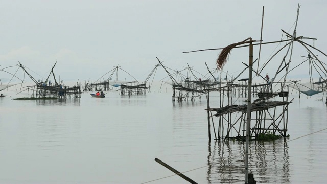 北普拉村的泰式渔具。泰国视频素材