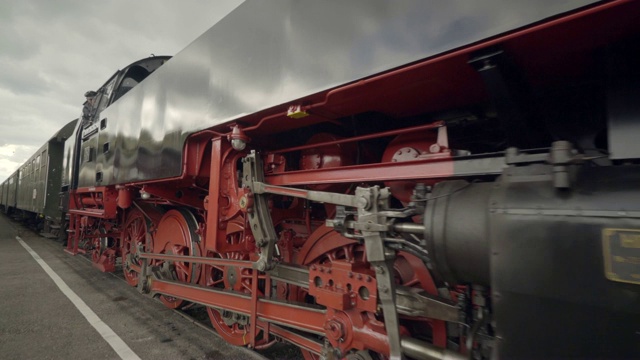蒸汽火车的车轮细节与蒸汽运动视频下载