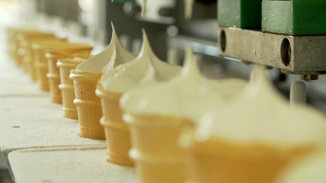 冰淇淋自动生产线视频素材