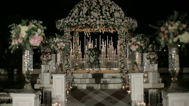 婚礼过道和拱门的装饰视频下载