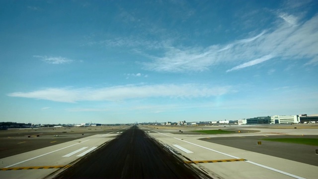 飞机在纽约肯尼迪机场降落(POV)视频素材