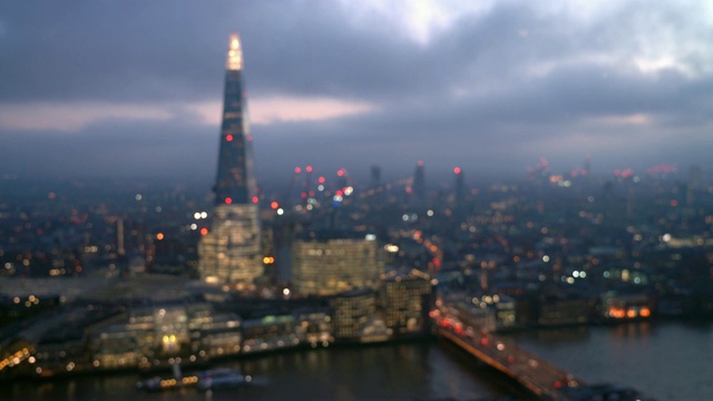 伦敦城，泰晤士河的黄昏视频素材