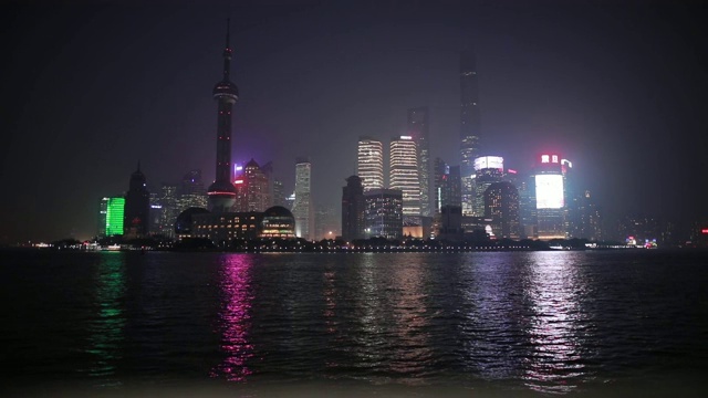 夜晚的上海天际线视频素材