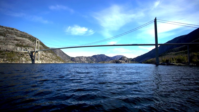 POV航空吕瑟峡湾车辆悬索桥路13斯堪的纳维亚视频下载