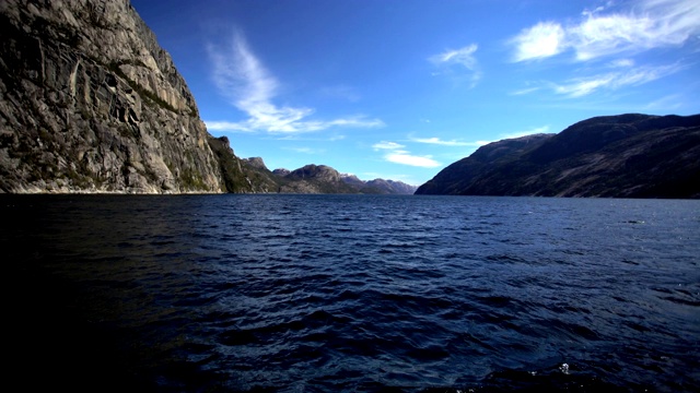 POV航空吕瑟峡湾峡湾挪威海岸线山脉视频素材