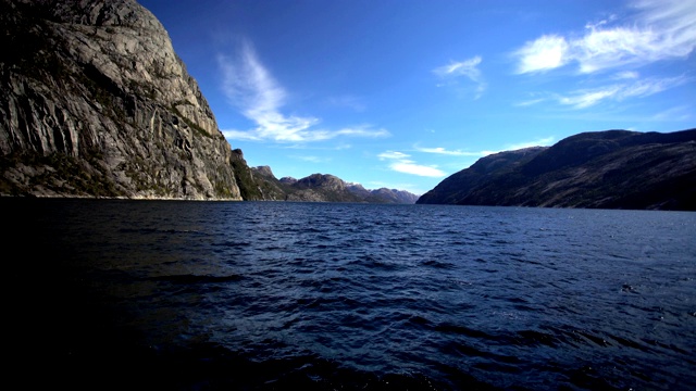 POV航空吕瑟峡湾峡湾挪威海岸线山脉视频下载