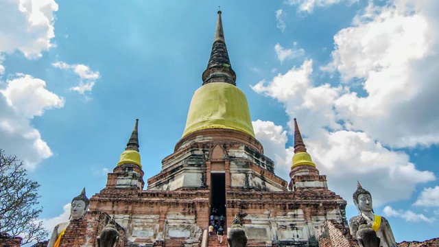 时光流逝老寺庙建筑，Wat Yai Chai Mongkol在大城府是著名的寺庙在大城府，泰国视频素材