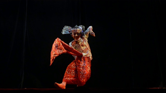 缅甸曼德勒的传统舞蹈表演视频下载