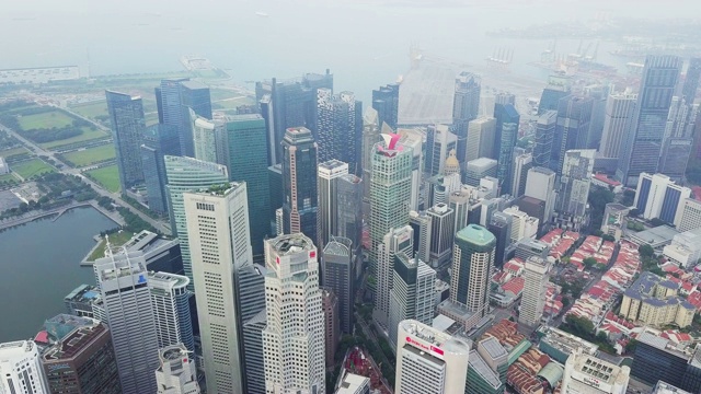 新加坡地标性金融商业区鸟瞰图，摩天大楼和美丽的天空。新加坡市区视频素材