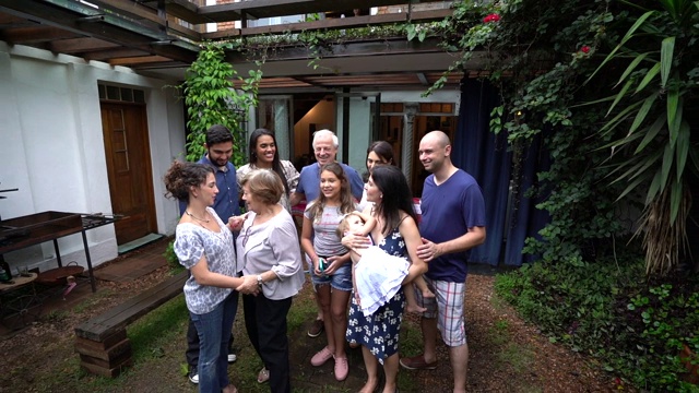 多代拉丁家庭的家庭肖像视频素材