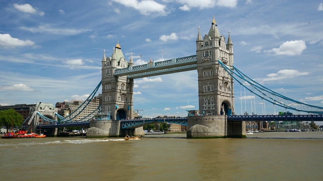 伦敦塔桥与伦敦天际线视频素材